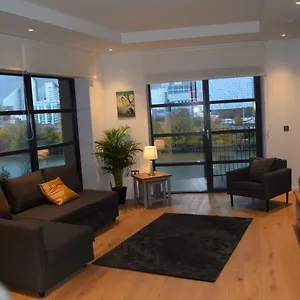 Island 3 Bedroom Luxury Apartments, Canary Wharf Apartment